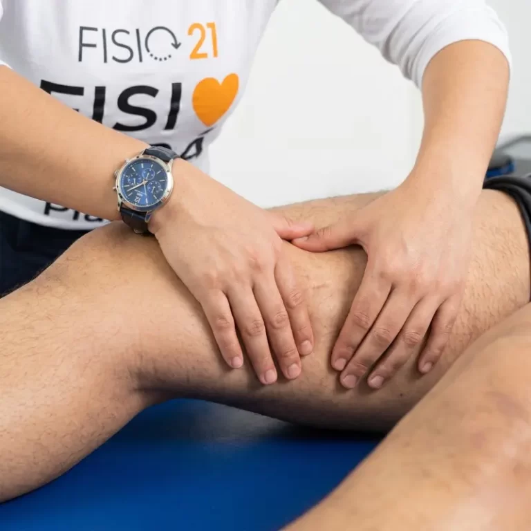 Sesión de descarga muscular corporal en Fisio21 Miraflores